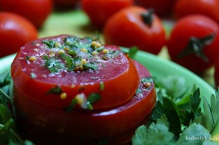 Чтобы приготовить маринованные помидоры за 30 минут, вам понадобятся: